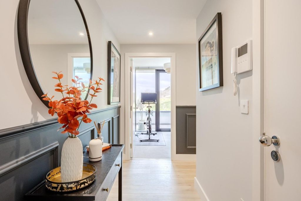 Property photo 2 of 29 Entrance