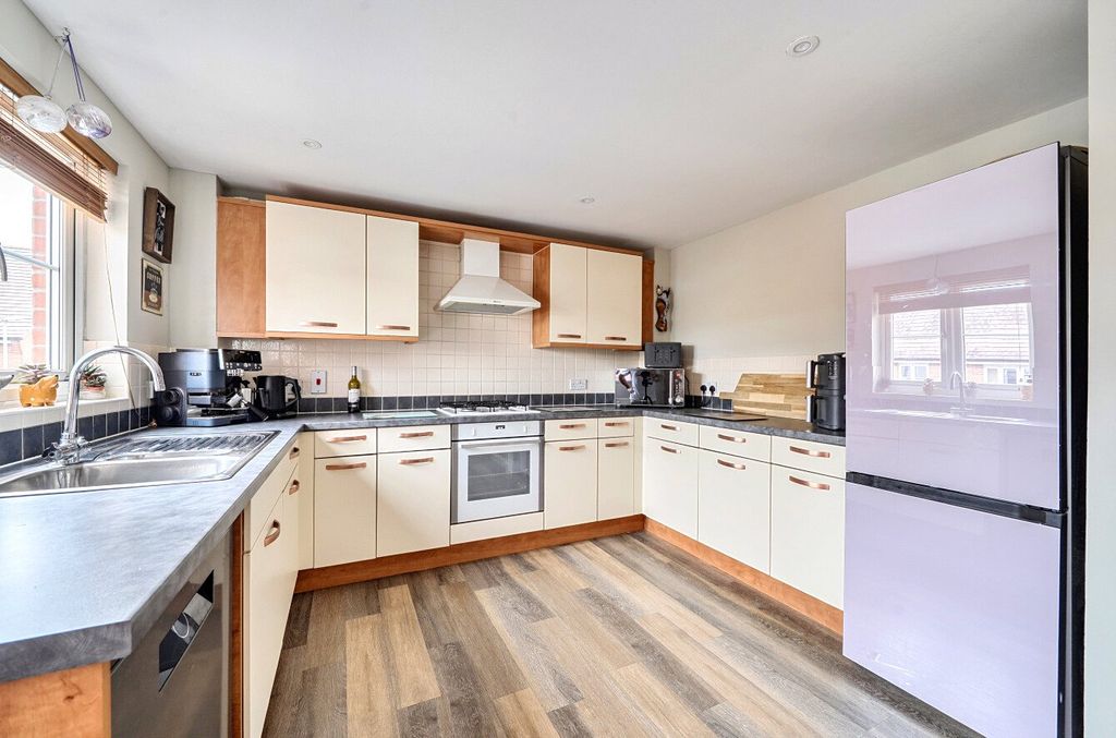 Property photo 3 of 14 Kitchen/Dining Room