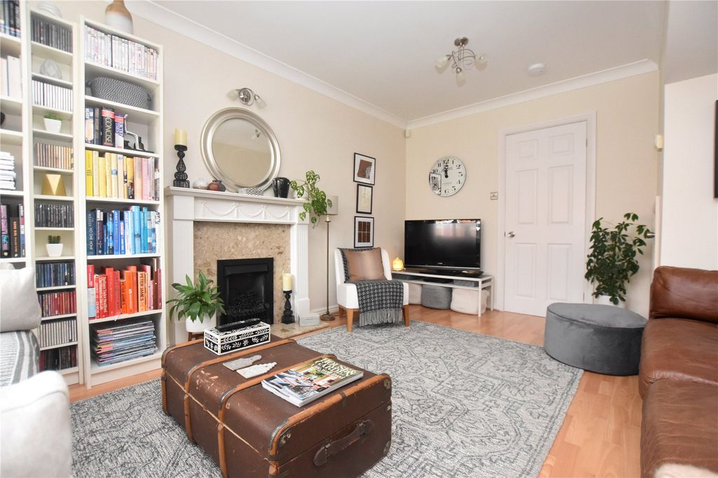 Property photo 3 of 17 Picture No. 02