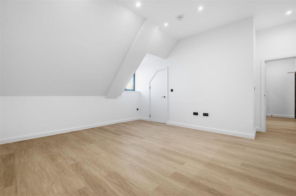 Property photo 3 of 13 010_Img_0785.Jpg