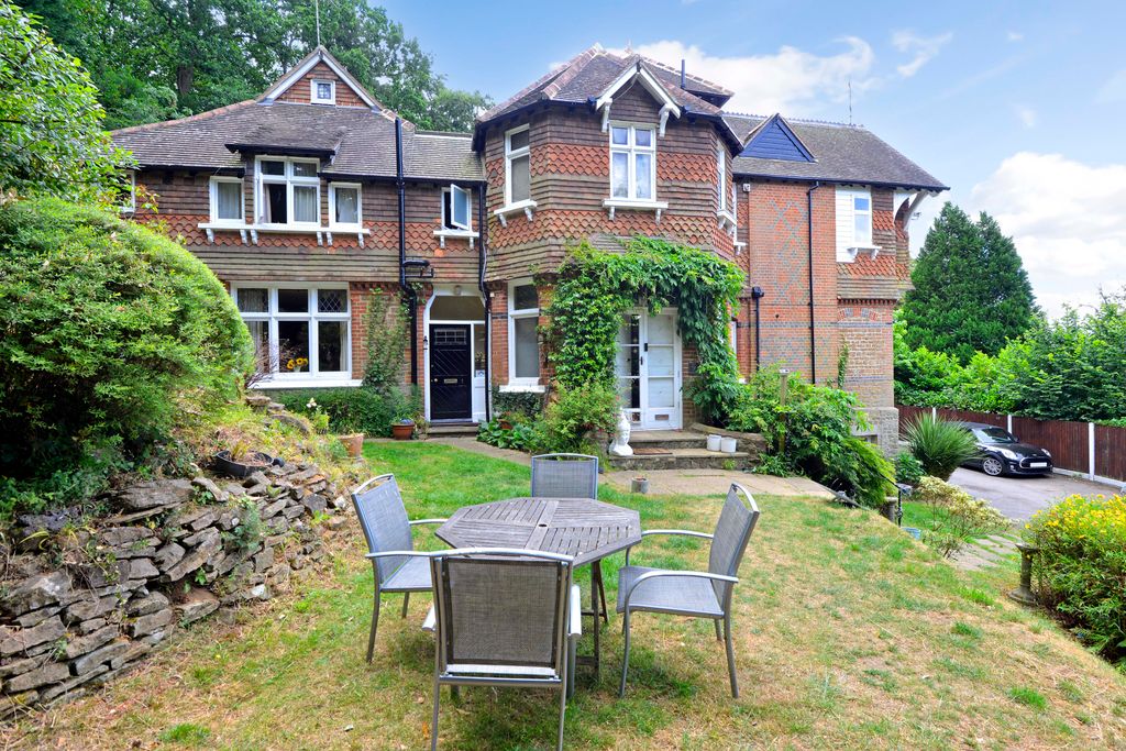 Property photo 1 of 9 Front