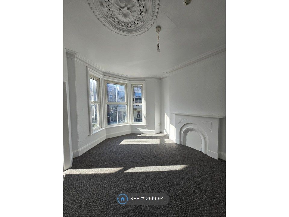 Property photo 1 of 5 Living Room