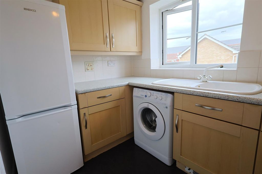 Property photo 2 of 7 Kitchen