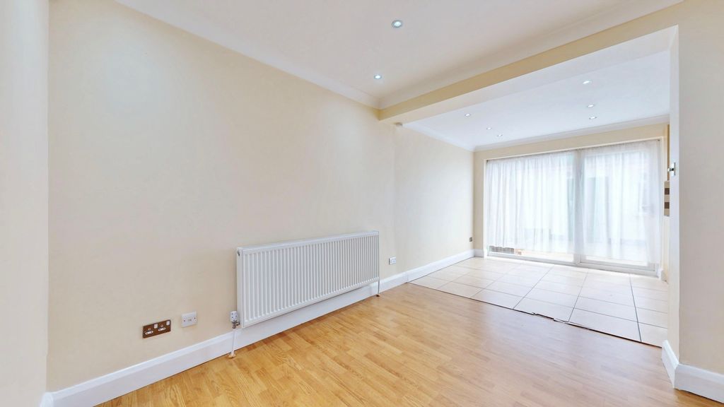 Property photo 3 of 26