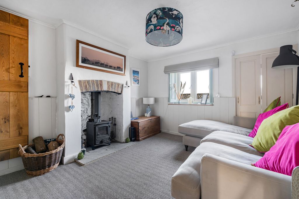 Property photo 1 of 22 Sitting Room