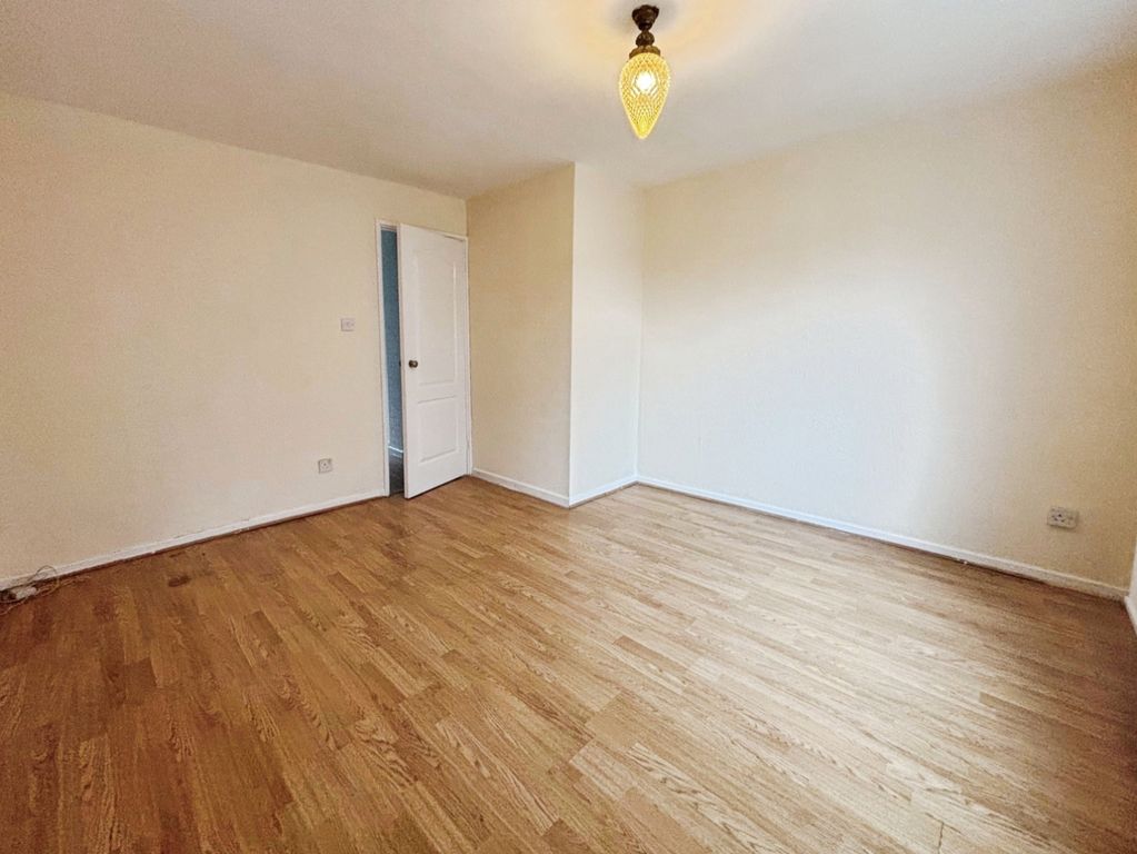 Property photo 2 of 17 Pbox-Bedroom-327110.Jpg