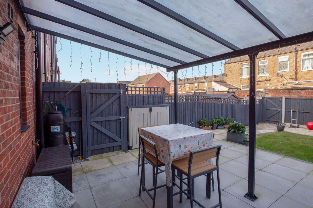 Property photo 3 of 12 Garden