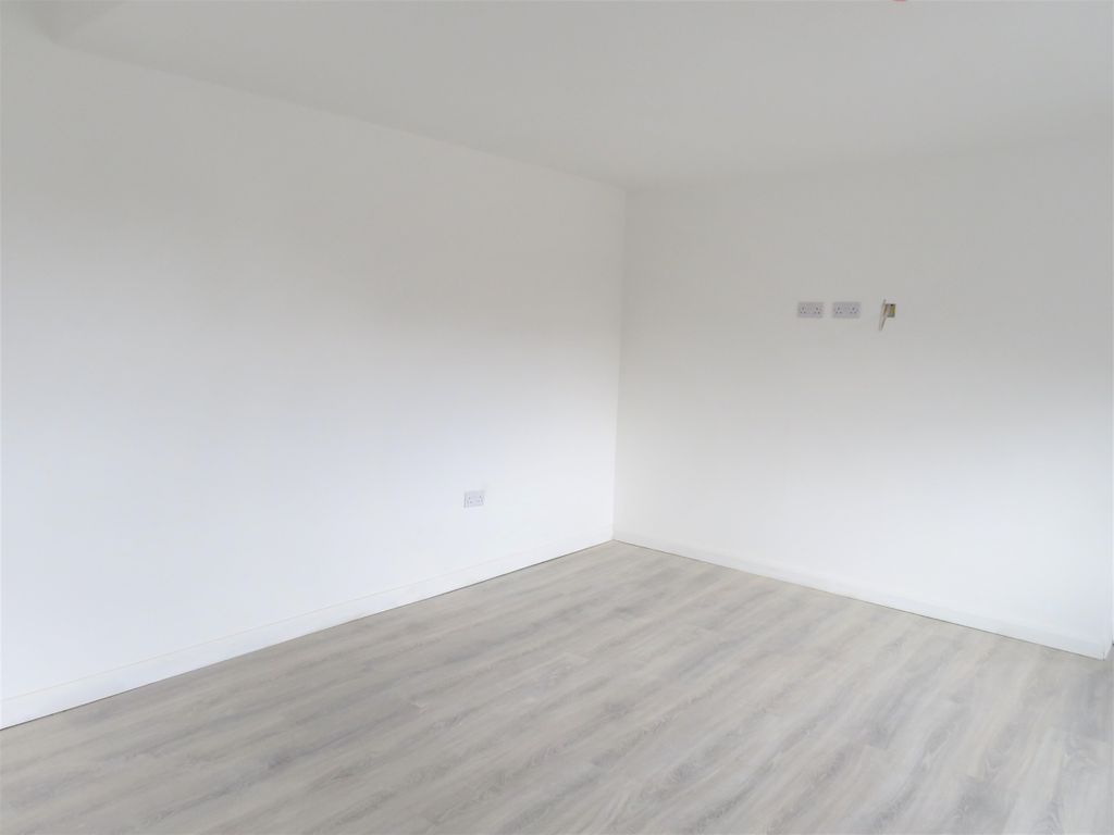 Property photo 3 of 5 Living Room