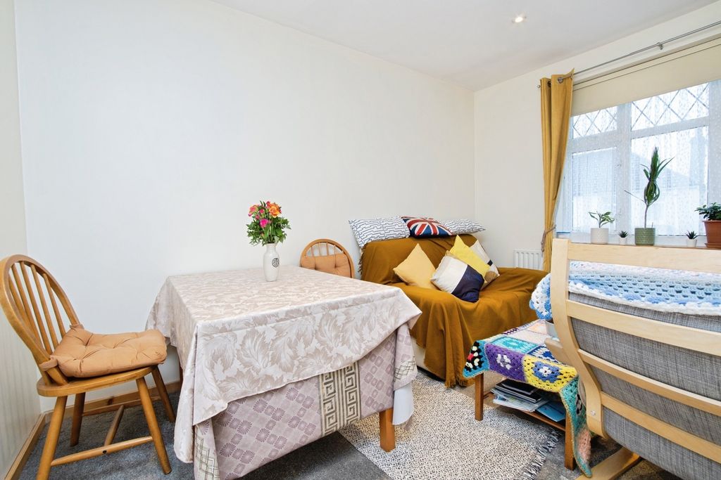 Property photo 3 of 17 Pbox-Img.Jpg