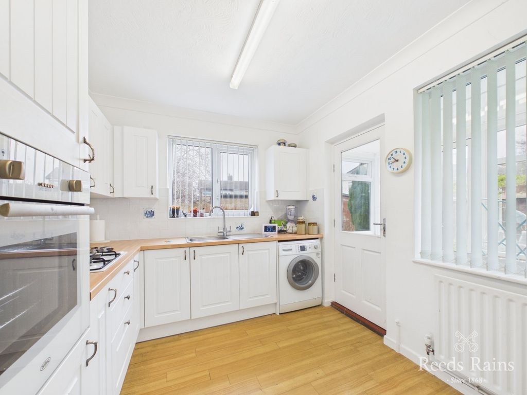 Property photo 3 of 21 Kitchen