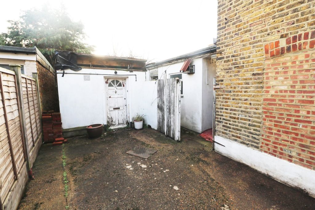 Property photo 2 of 21 Detached Annex