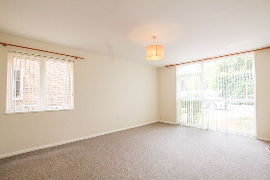 Property photo 3 of 9 Living Room