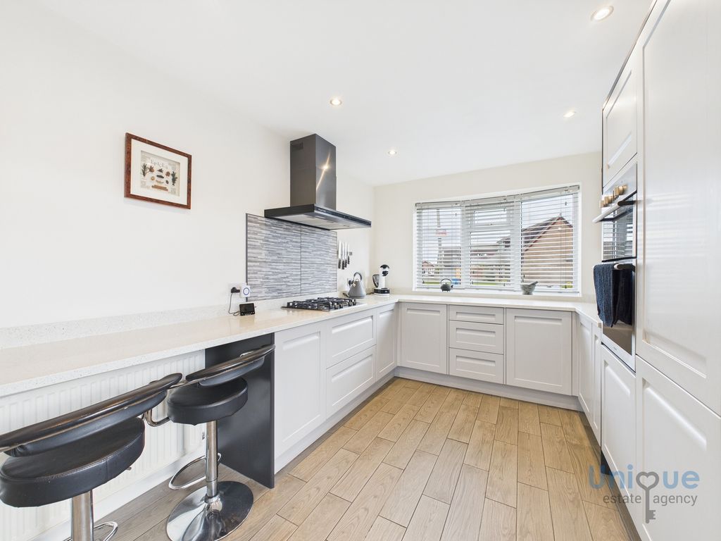 Property photo 3 of 32