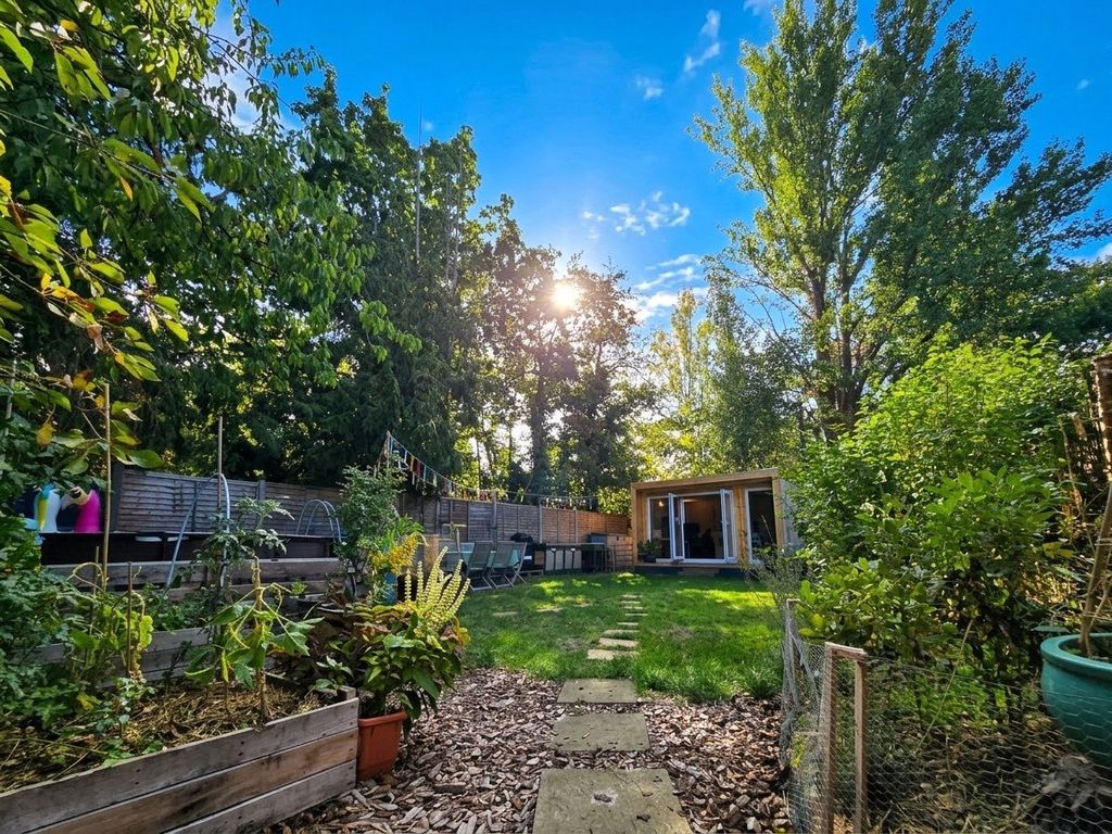 Property photo 3 of 19 Garden
