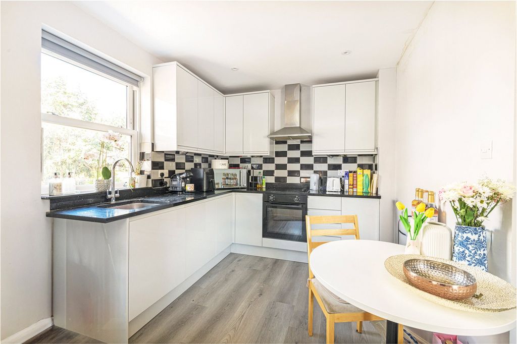 Property photo 1 of 10 Kitchen