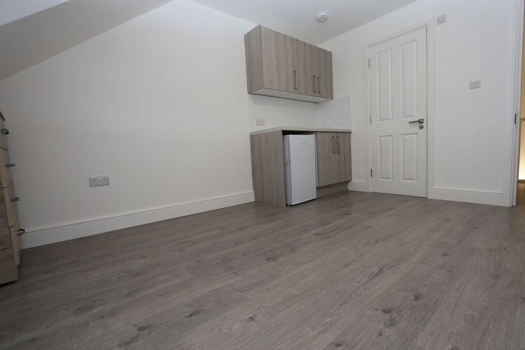 Property photo 3 of 6 Photo 8