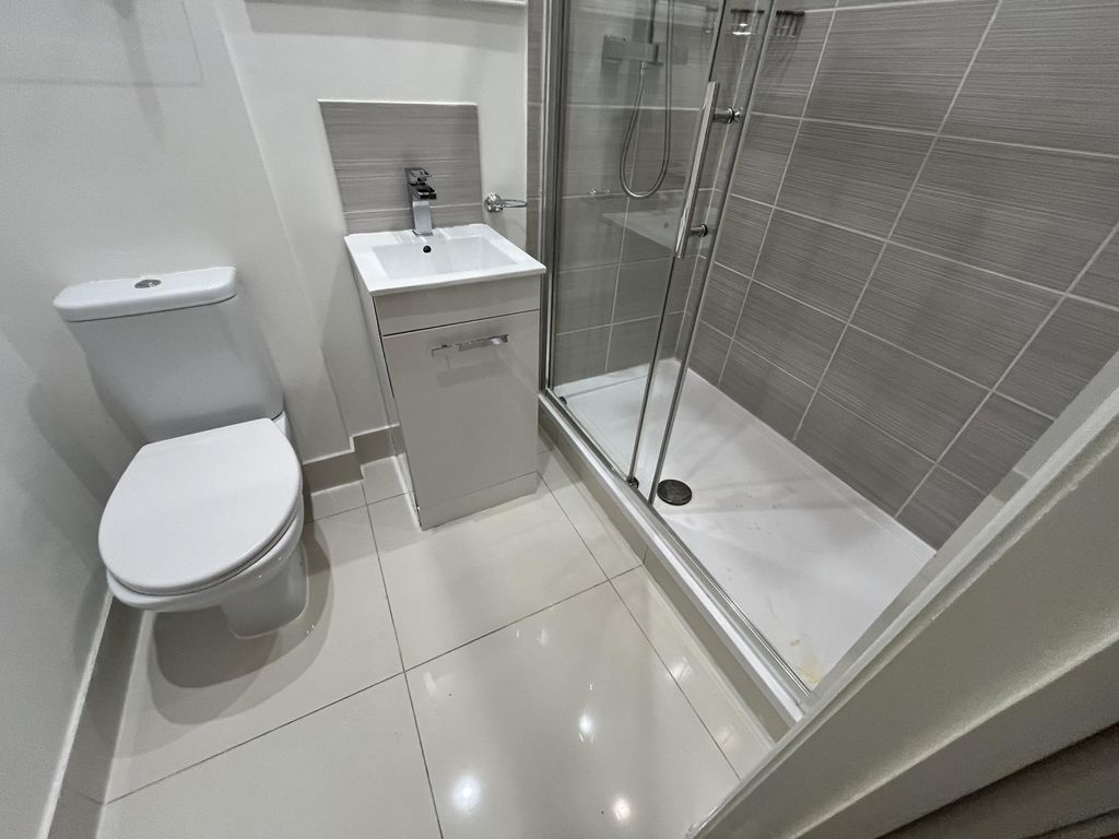 Property photo 3 of 6 A Modern, Pristine Bathroom Suite Featuring A Slee...