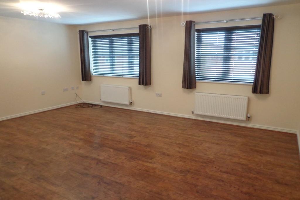 Property photo 2 of 8 Superb Living/ Dinin