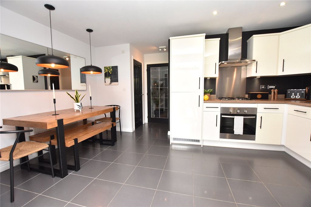 Property photo 3 of 22 Picture No. 04