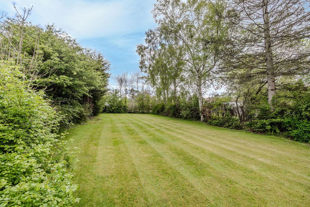 Property photo 2 of 30 Rear Garden