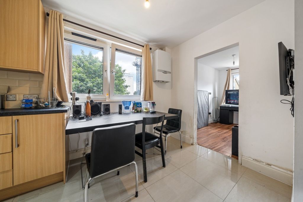 Property photo 2 of 11 5287721