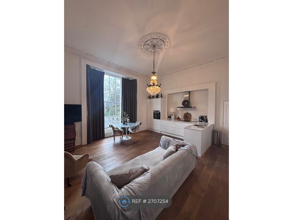 Property photo 1 of 25 Open Plan Living Room / Kitchen