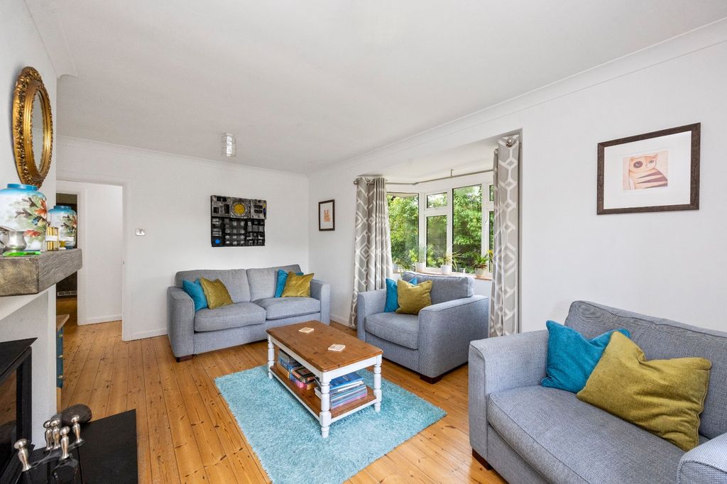 Property photo 2 of 18 Sitting Room
