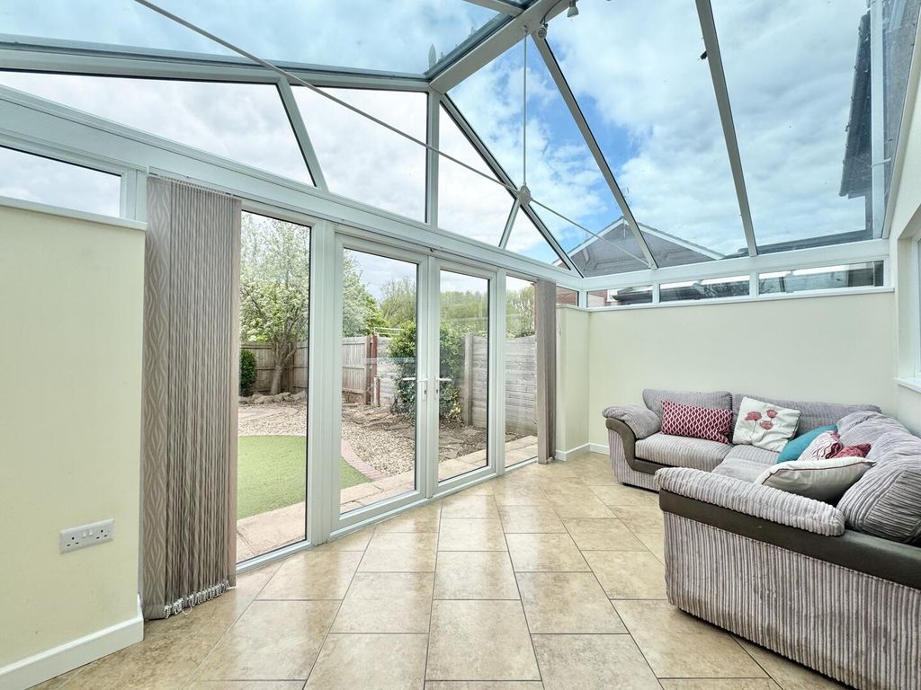 Property photo 2 of 17 Conservatory