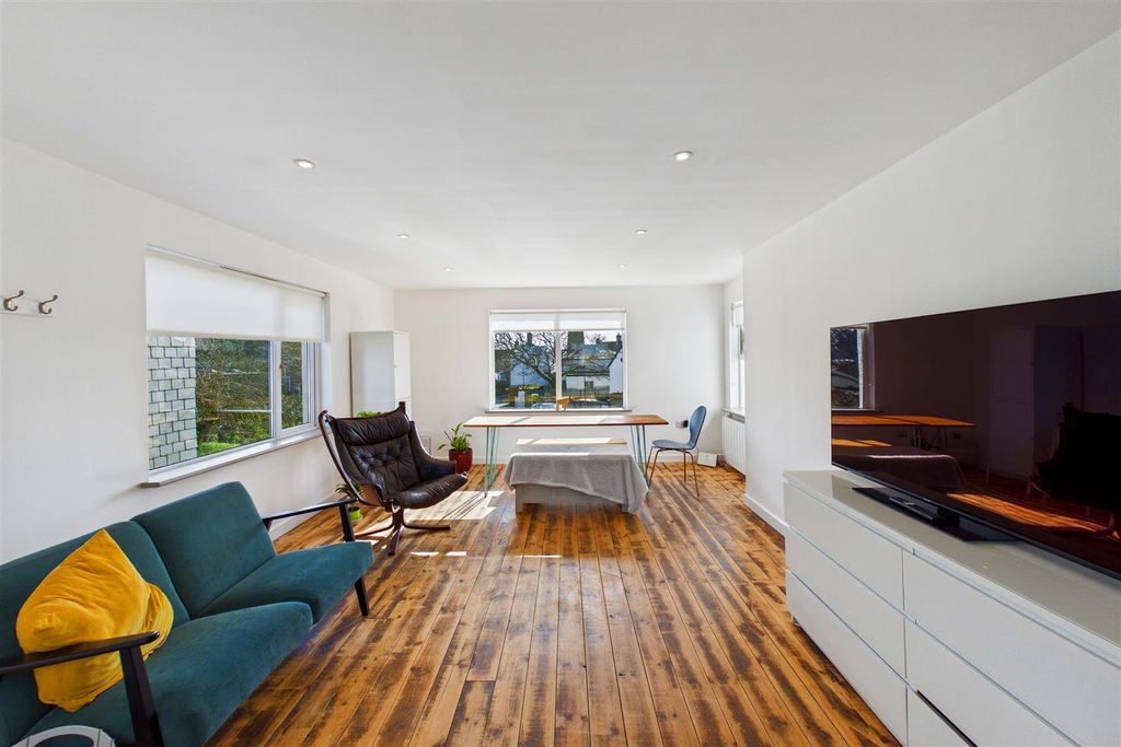 Property photo 2 of 17 Lounge/Kitchen/Diner