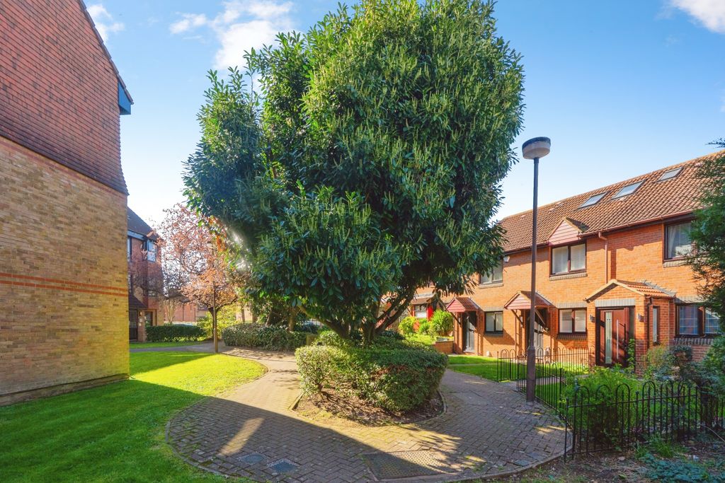 Property photo 2 of 15 Communal Courtyard