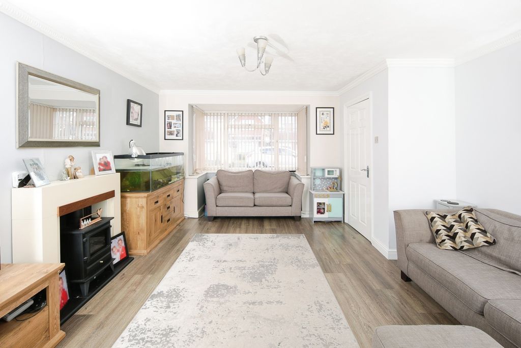 Property photo 2 of 17 Photo