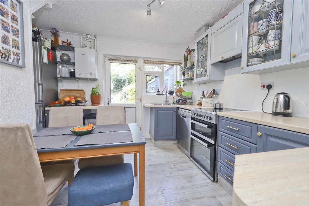 Property photo 3 of 16 Kitchen