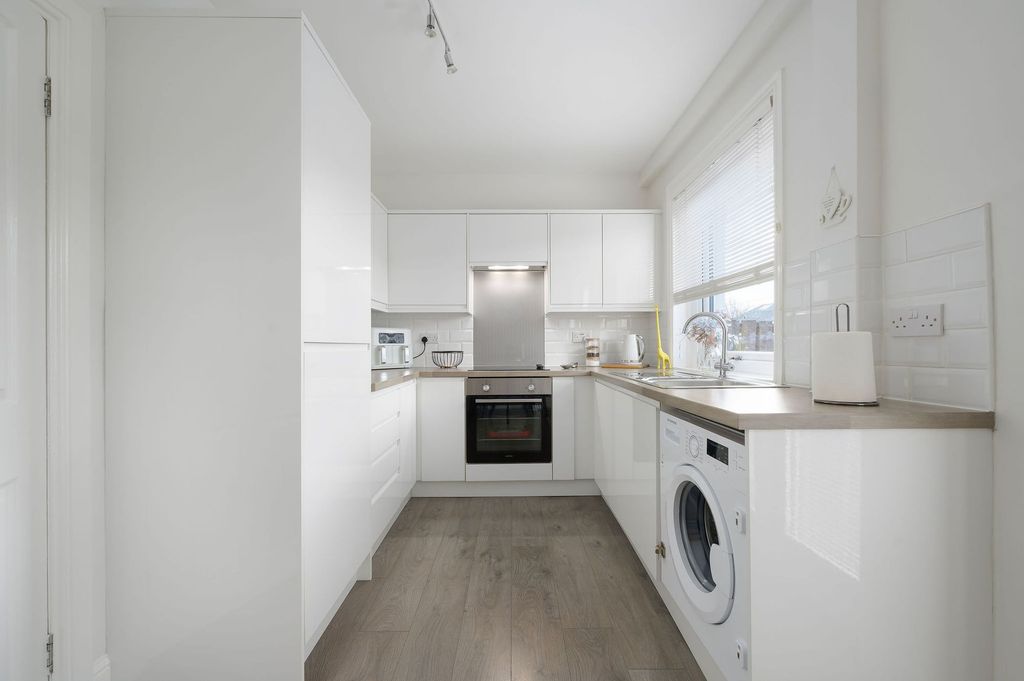 Property photo 3 of 20