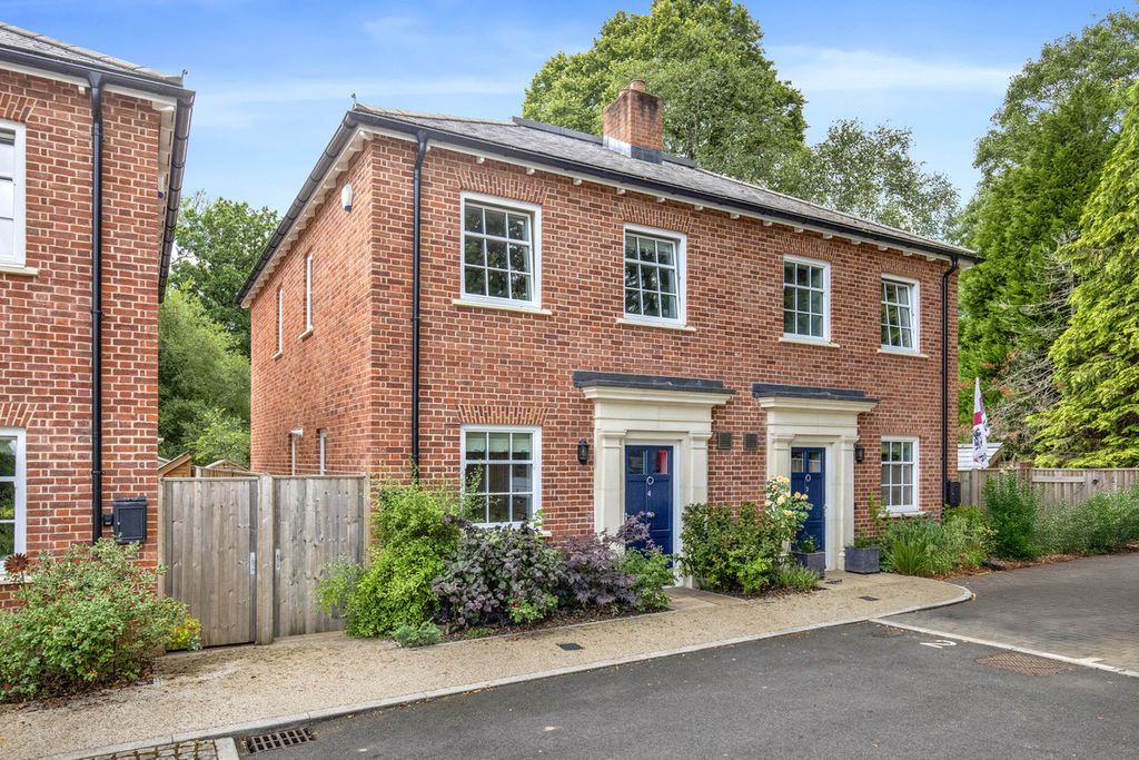 Property photo 1 of 32