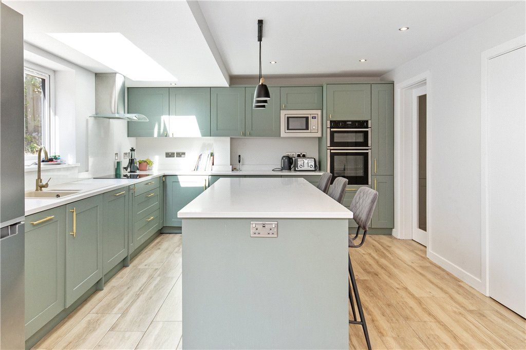 Property photo 3 of 20 Kitchen