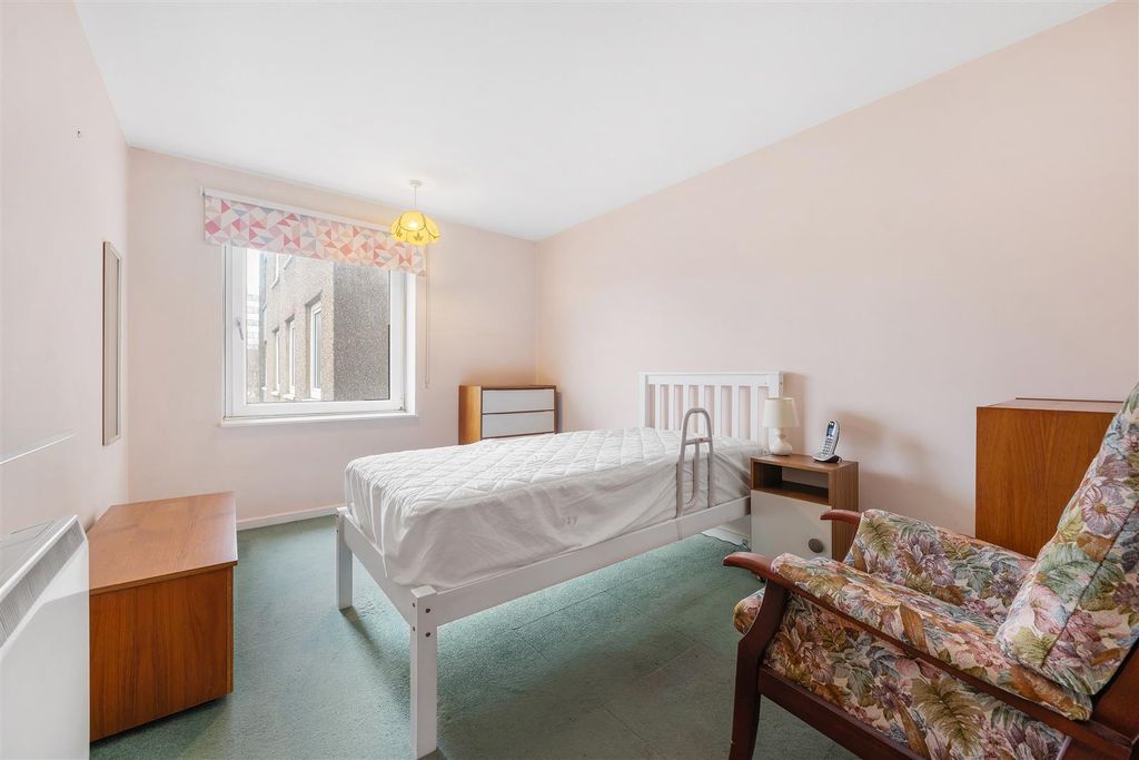 Property photo 3 of 14 Deverill Court-10.Jpg