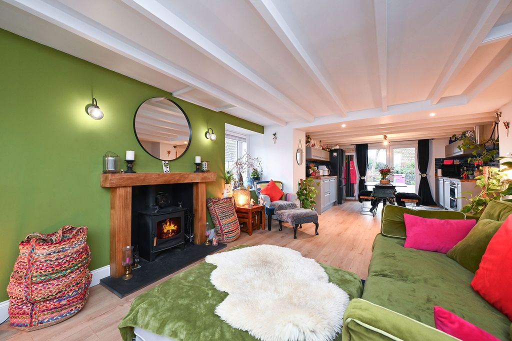 Property photo 3 of 49