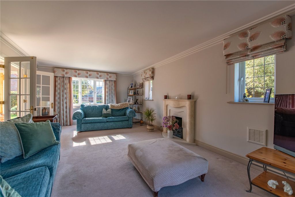 Property photo 2 of 20 Sitting Room