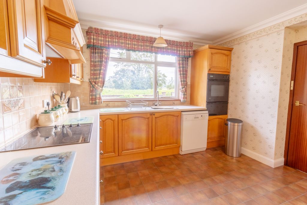 Property photo 3 of 29 Kitchen