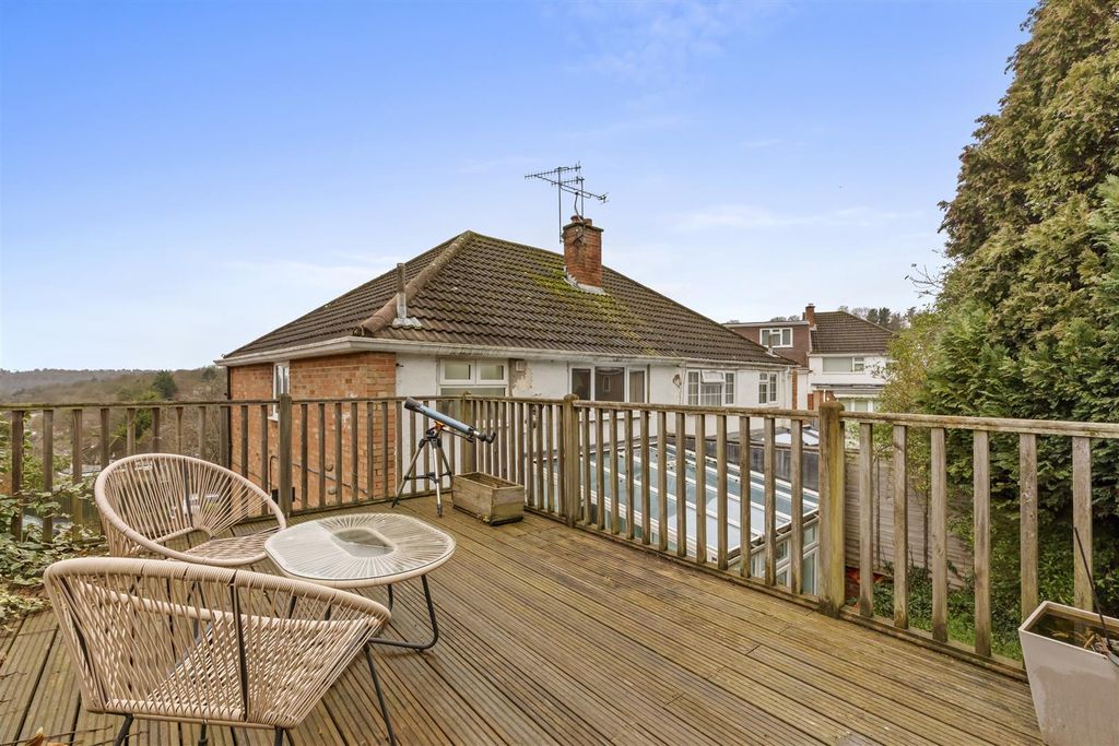 Property photo 2 of 15 32 Perth Rd, Hp13 6XX-13.Jpg