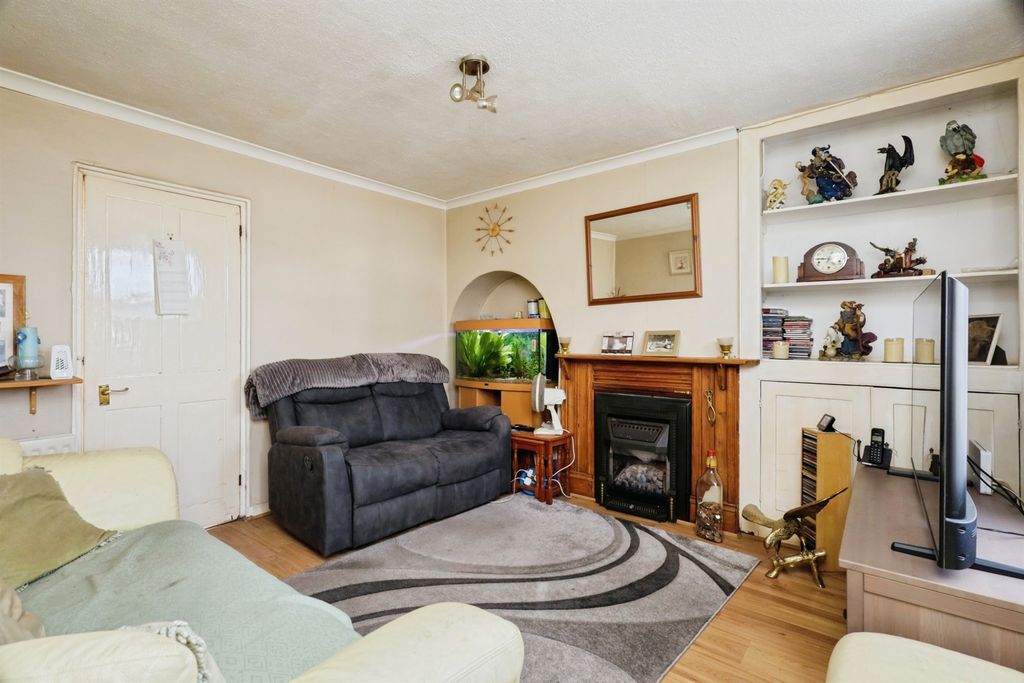 Property photo 3 of 18