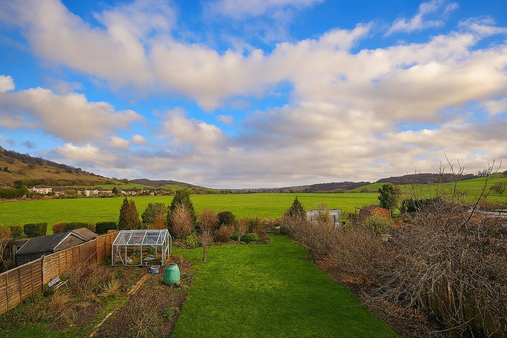 Property photo 2 of 22