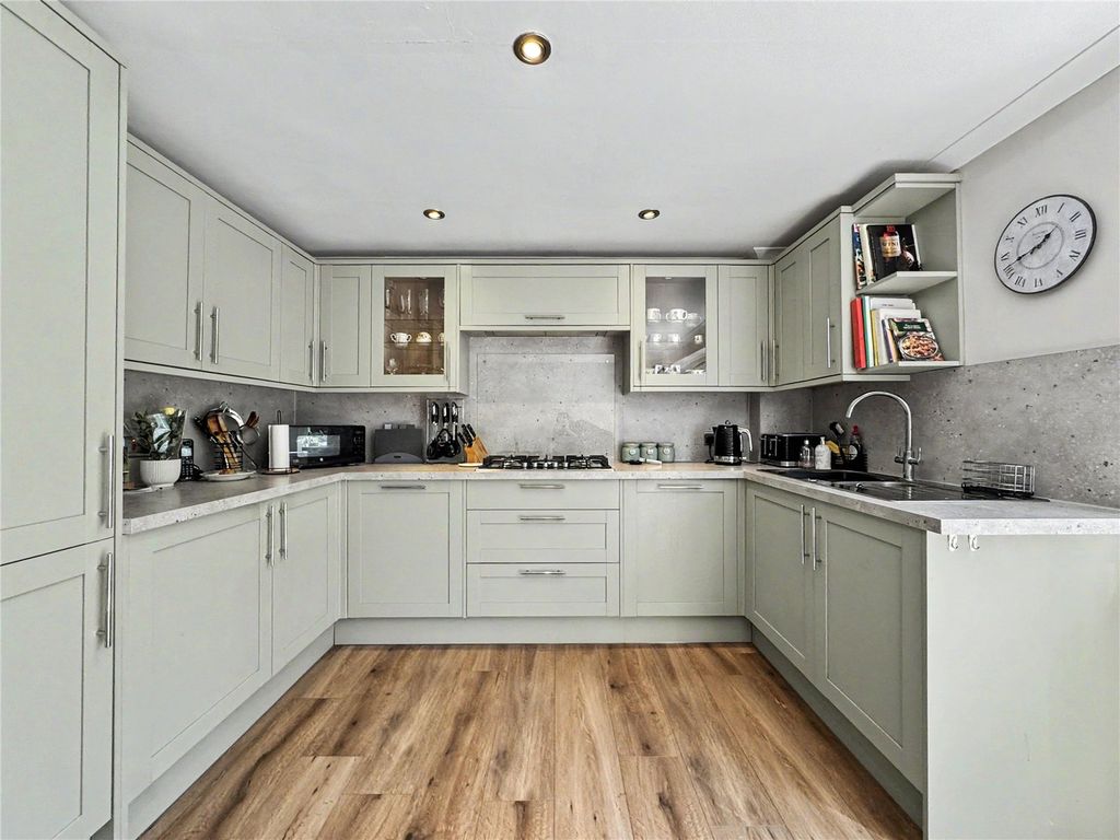 Property photo 1 of 16 Picture No. 12