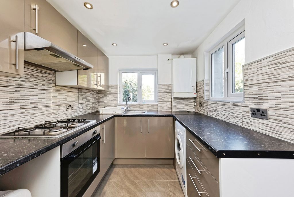 Property photo 3 of 18 Pbox-Img.Jpg