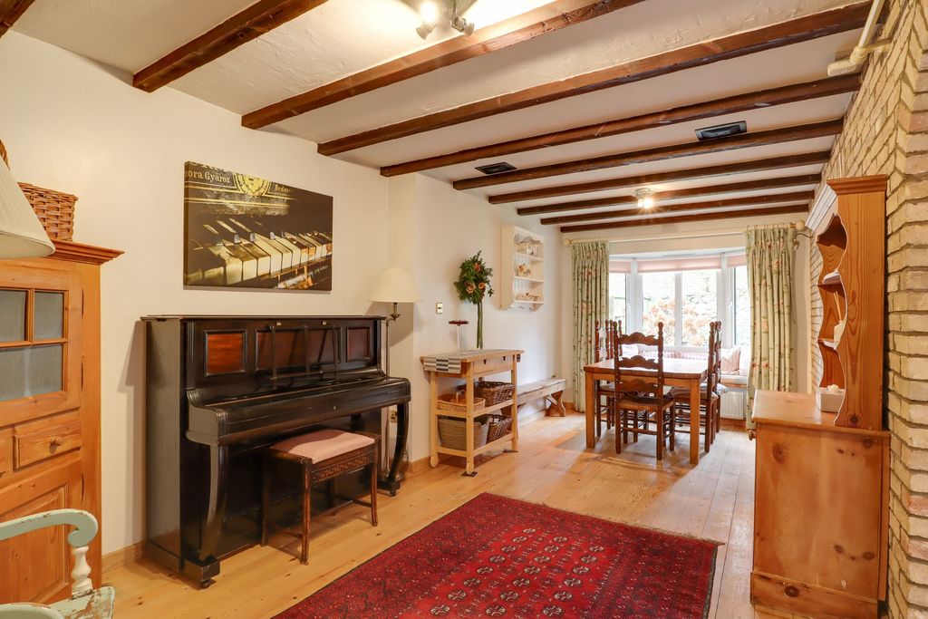 Property photo 3 of 27