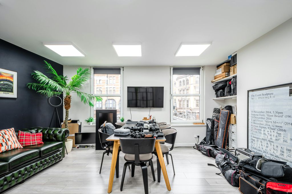 Property photo 2 of 17 City Rd 213 12F  2.Jpg