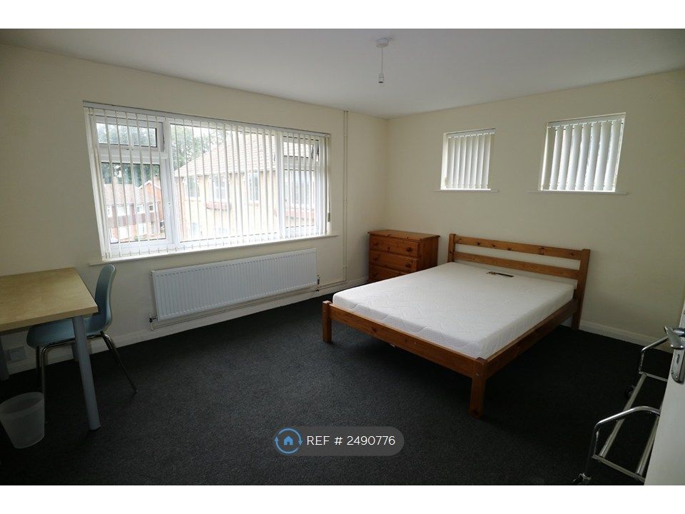 Property photo 3 of 6 Bedroom 1