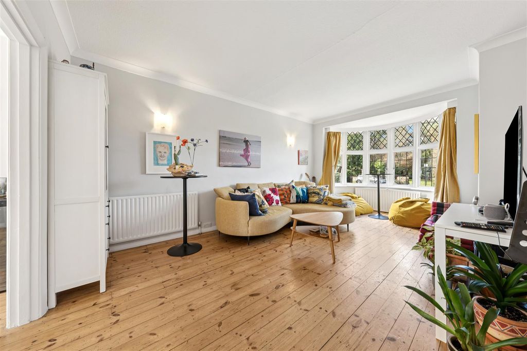 Property photo 2 of 14 6 - 2025-09-24T110804.694.Jpg