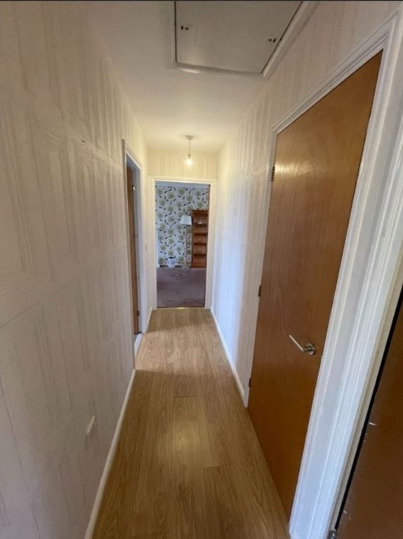 Property photo 2 of 9 Hallway