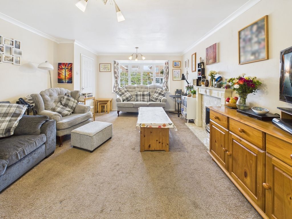 Property photo 3 of 19 Lounge